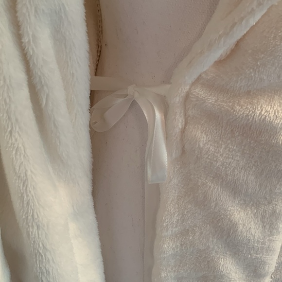 Velvet Kitten White Bathrobe NWOT Small - Picture 7 of 11